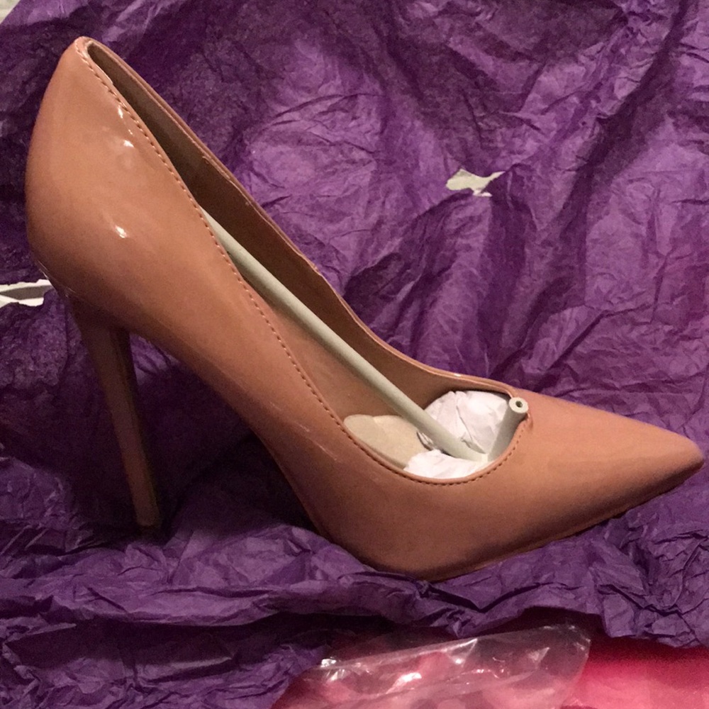 Nude pumps!